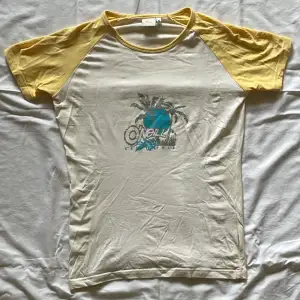 T-shirt med tryck från O’neill. Varan är aldrig använd och är i perfekt skick. 