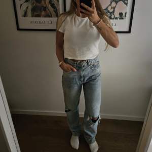 Ljusa jeans från Majas kollektion med Gina Tricot. Använda 2 gånger. Storlek 36.