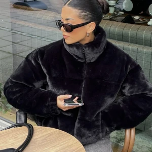 Pälsjacka  - Pälsjacka från Nelly i storlek 38. Använd 1 gång. 