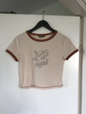 Topp  - Croppad topp, aldrig använd 🤎