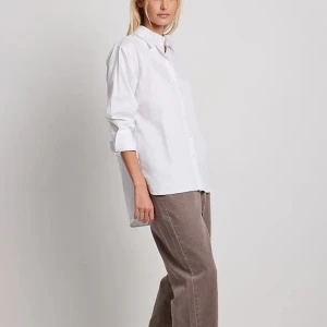NA-KD oversized skjorta - Säljer denna vita skjorta från NA-KD, strl 38, då jag inte tycker att modellen passar mig så bra. Aldrig använd💕Säljer för 200kr + frakt.