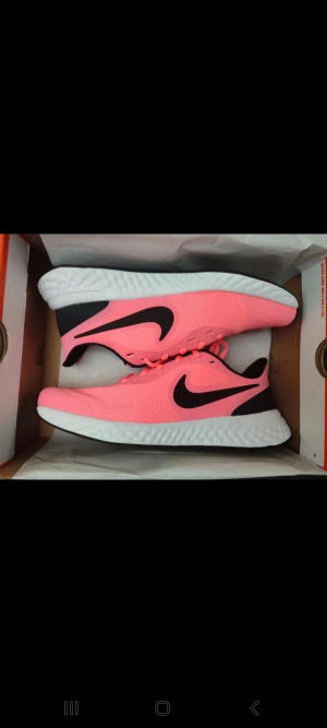 Nike Revolution 5, stl 39 - Stl 39 Aldrig använda enbart provade