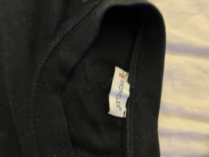 Moncler t-shirt  - Skick 10/10. Bra pris! 