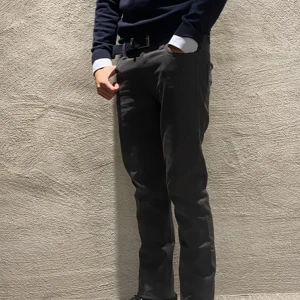 Nudie jeans  - Hej! Säljer nu dessa super feta gråa nudie byxor. W30 L34