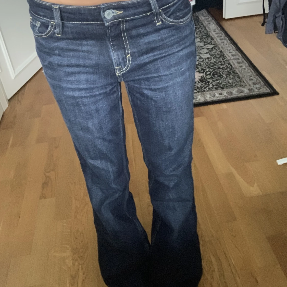 Mörkblåa jeans - 90