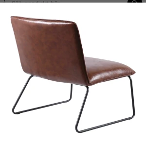 Fåtölj brun - En brun fåtölj som jag har ägt i 4 månader. Nypris 7999 kr 