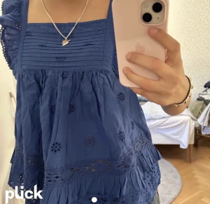 Jätte fin topp - En av dom finaste topparna ja sätt. Säljer tyvärr för ja inte använder den. Lånad bild av förra ägaren. En jötte din topp som man kan ha när som helt. Blå vacker färg