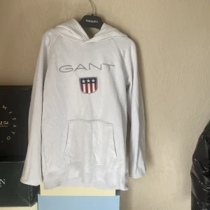 Gant hoodie - En gant hoodie i hyfsat bra skick lite använd men märks inte.  Nypris 700