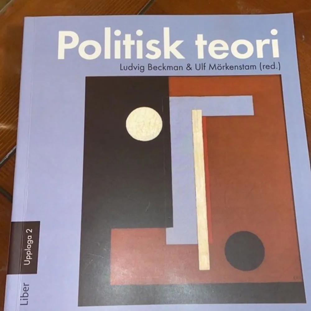 Politisk teori bok skriven av Ludvig & Ulf (2016) andra upplagan. Beställde fel bok, aldrig använd och i fint skick. Kan skickas omgående eller mötas upp i göteborg!. Övrigt.