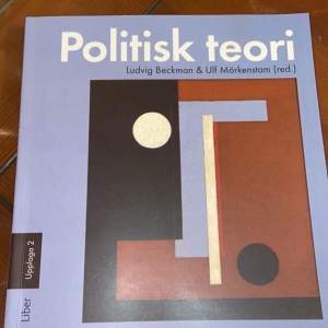 Politisk teori bok skriven av Ludvig & Ulf (2016) andra upplagan. Beställde fel bok, aldrig använd och i fint skick. Kan skickas omgående eller mötas upp i göteborg!