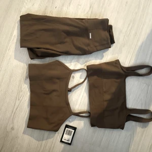 Aimn luxe seamless  - Två olika toppar i storlek s, oanvända. Ena toppen är dock lapparna borttagna ifrån. Tightsen i storlek xs.