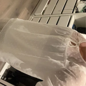 Blus - Säljer denna superfina blus från vila Inge tecken på användning ny skick.🤍