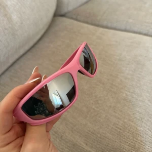 Solglasögon  - Säljer ett par populära biker glajjor! Helt oanvända då dem inte kommit till användning<3