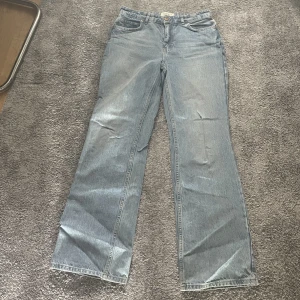 Utsvängda jeans - Jättefina utsvängda jeans, syns inte att de är använda