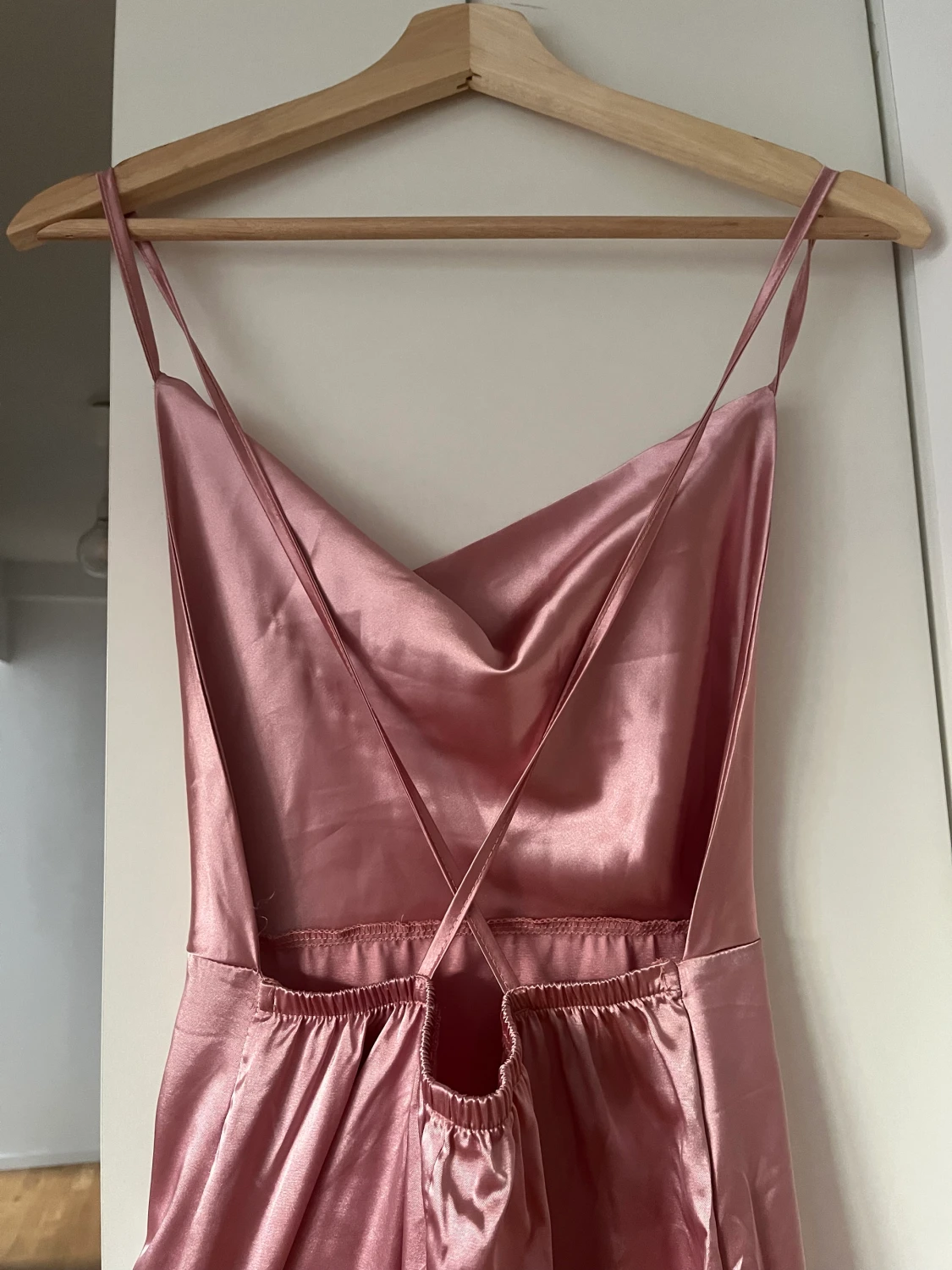 Klänning med fjädrar - 90