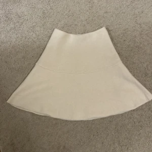 Kjol från zara - Oanvänd kjol från zara so