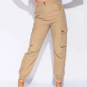 cargobyxor - cargobyxor ifrån lager 157. första bilden är lånad på ett par liknande🫶skriv för frågor!