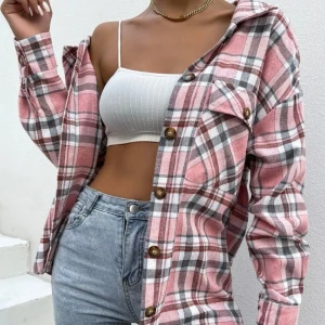 Shein shorta - Super fin shorta från shein! Ser precis ut som den gör på bilderna! Köpte denna men hade ingenting som passade till, har bara legat i garderoben sen dess! Aldrig använd