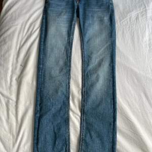 Säljer mina superfina jeans från LTB! Nyskick, använda 1 gång.  Pris går att diskutera!🩷 Strl 24x34(W24L34)🩷 Skriv för fler bilder🩷
