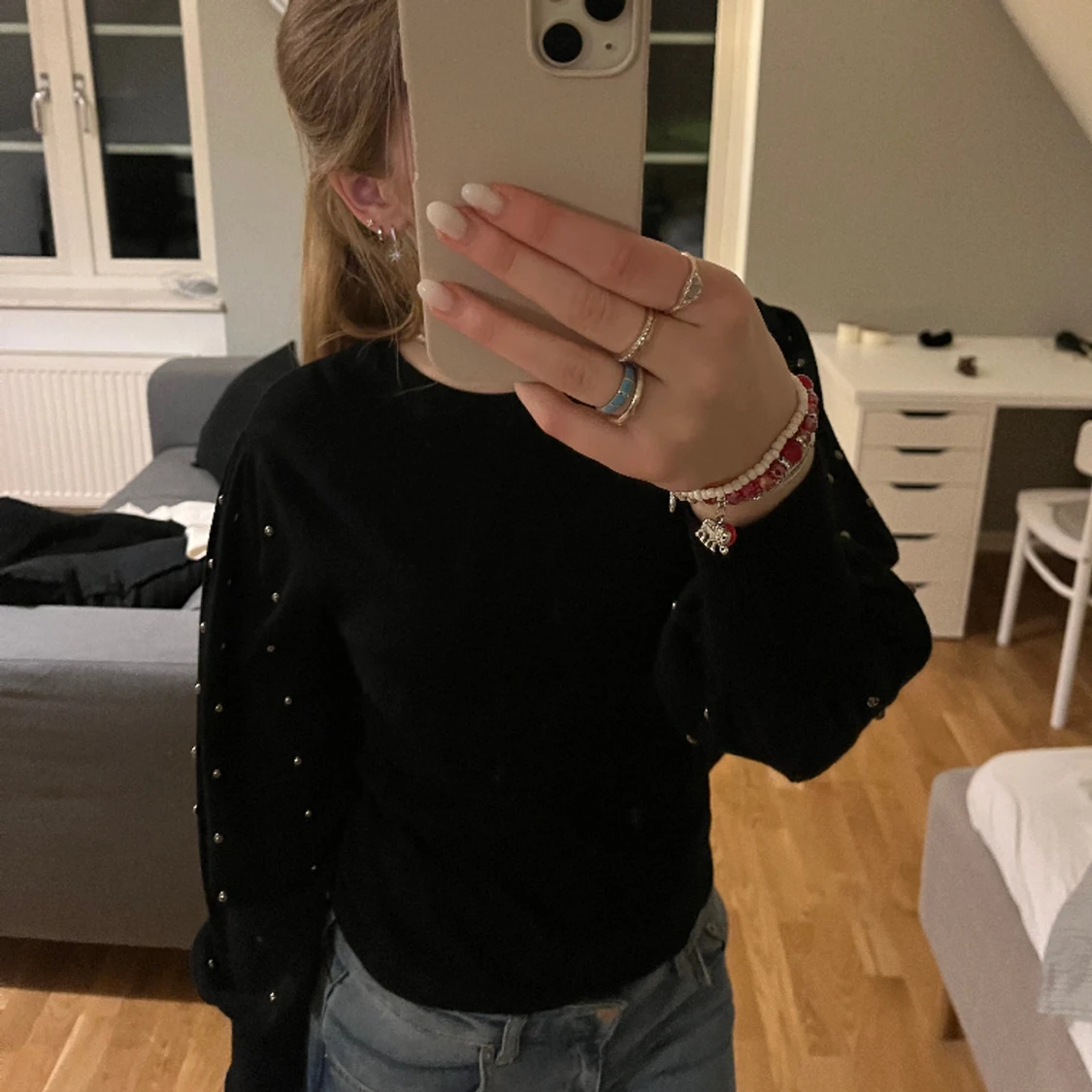 tjocktröja med nitar