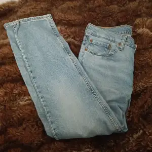 Säljer mina levis jeans för att dom är för små. Dom är i ny skicka fel fri, köpta cirka 1299