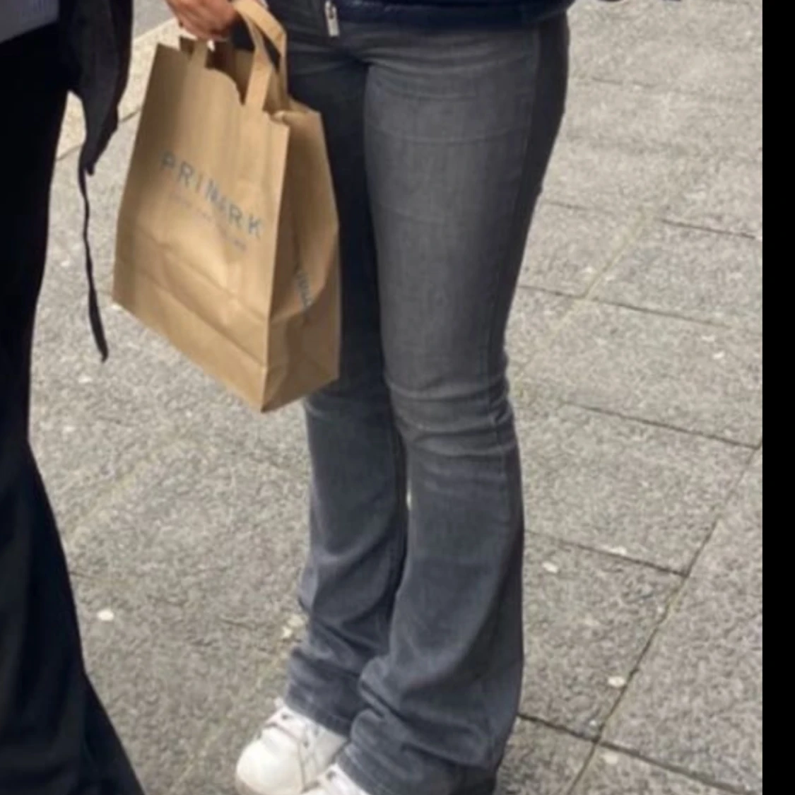 Gråa only jeans - 90