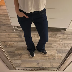 Brandy Melville jeans - Jeans från Brandy Melville i modellen J.GALT 😍Knappt använda och passar inte riktigt mig längre!!