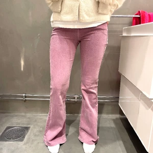 Lee jeans  - Säljer dessa lila byxor från lee❤️❤️