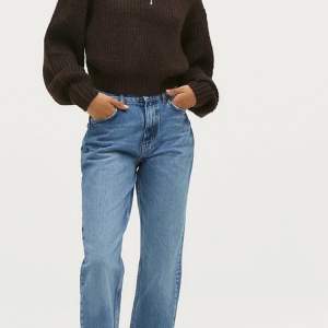 Gina tricot jeans med liten slits längst ner. Mycket bra skick!