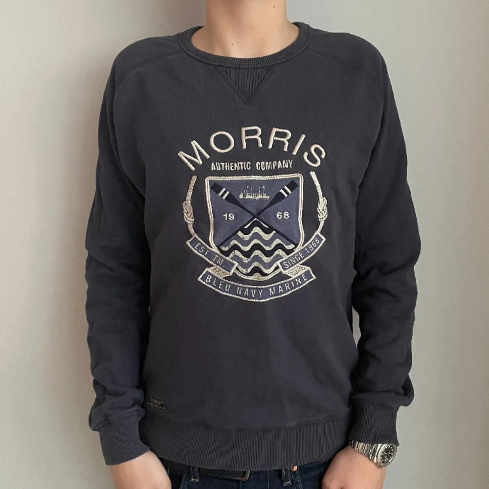 En fin Morris tröja i bra skick. Modellen på bilden är 176 . Hoodies.
