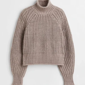 Stickad tröja - Köpt förra året! Knappt använd!  Ordinariepris: 299kr🩶