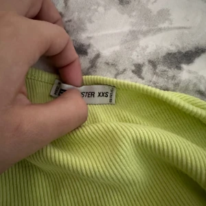 laim grön tröja - jättefin tröja du kan matcha med kjol eller jeans 