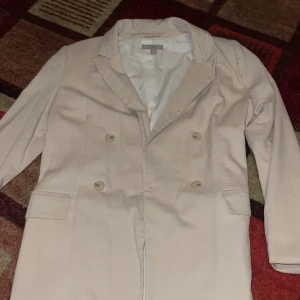 Kavaj  - En jättefin kavaj i en väldigt bra skick som inte längre kommer till användning🤗