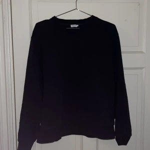 Filippa K Gustaf Sweatshirt - Använd vid 3 tillfällen så inprincip sprillans ny! Skulle säga skick 9.5/10 Nypris 1600 kr