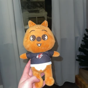 Skzoo  - Hej! Säljer nu min skzoo plushie Han Quokka  Fint skick, kontakta vid frågor💓