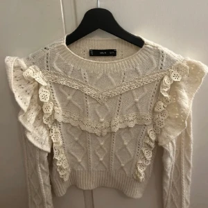 Stickad tröja  - Säljer denna stickade tröja i storlek S!