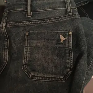 (Lånade bilder) Low waist jeans från MiH-jeans i storlek 28. Säljer för att dem var något för små för mig!🩷