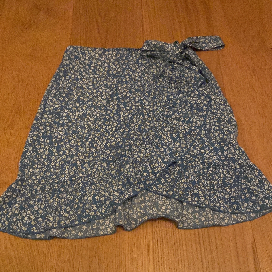 Blå blommig kjol - 90