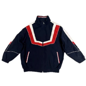 Vintage zip up jacka  - 💙Info: cool vintage, oversized ”träningsoverall” jacka. Tunn, luftig och jätteskön!! 💙Skick: Köpt second hand men nästan aldrig använd och i jättefint skick 💙Storlek: XXL men sitter bra oversized 