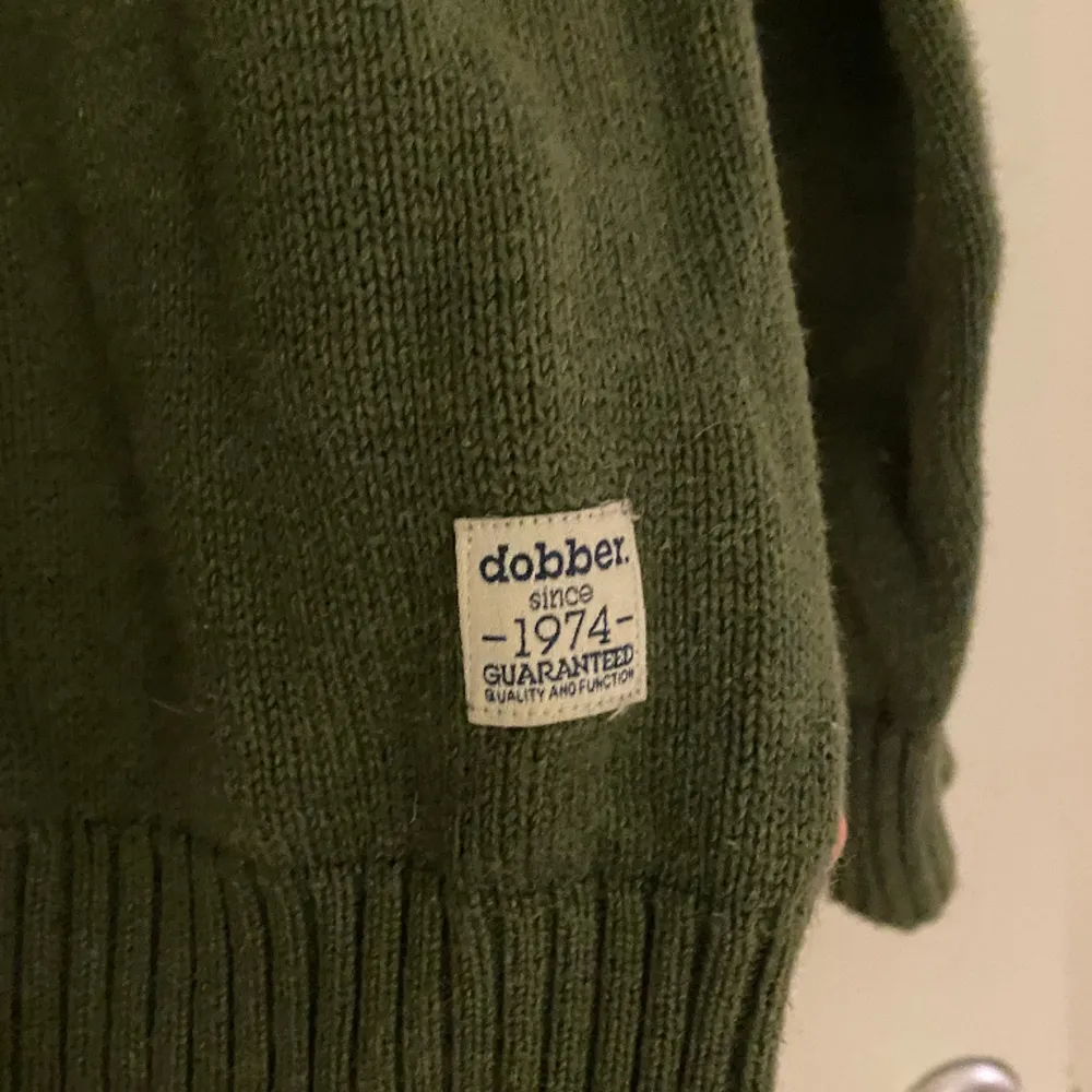 Säljer en superfin grön tjocktröja från Dobber. Fler bilder finns att få i chatten. Tröjor & Koftor.