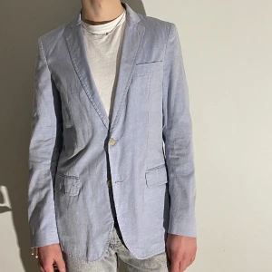 Kavaj - Perfekt för sommaren! Bra skick inga skavanker, köpare står för frakt. 