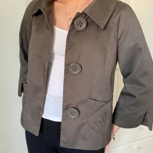 Trekvartsärmad jacka - Brun trekvartsärmad jacka❤️