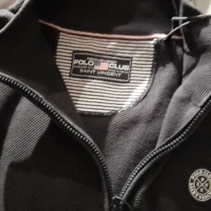 Helt nu tröja aldrig använd polo strl L-xl - Finns tag mm kvar på tröjan, aldrig använd passar L-xl nypris 600