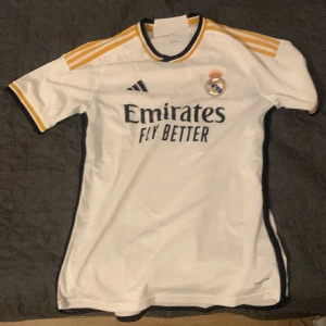 Real Madrid t-shirt - Real Madrid tröja från Intersport.
