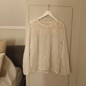 Blus - Vit blus