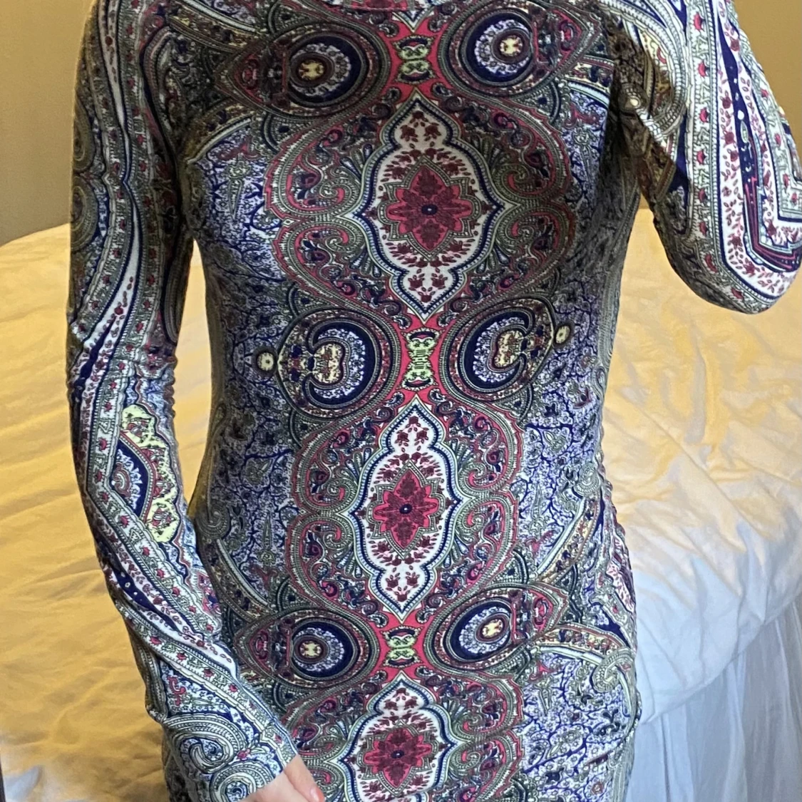 Mönstrad klänning med låg rygg - 90