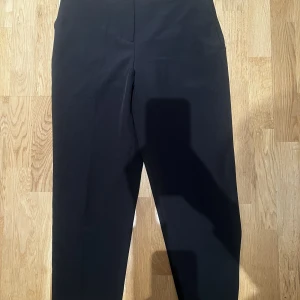Kostymbyxor  - Svarta kostymbyxor från NA-KD 
