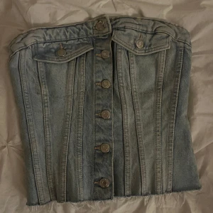 Topp - För fin topp från zara! Aldrig blir använd!