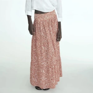 Långkjol Zara  - Säljer denna jättesöta Långkjol från zara 