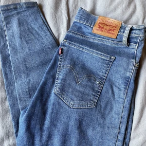 Levis jeans  - Levis ”Mile high super skinny” 30. 30x32. Nypris 1099, mitt pris 400 kr + frakt 🤍
